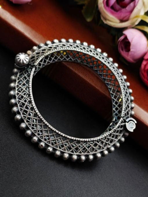Laila Textured Bracelet | Kada