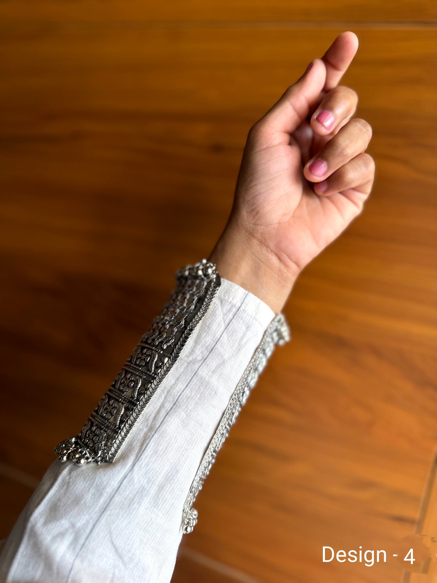 Deisy Bracelet | Handcuff