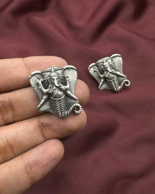 Gandeva Ring