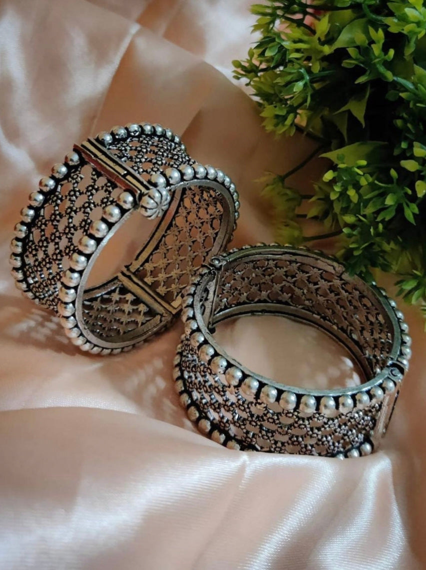 Diwani Textured Bracelet | Kada