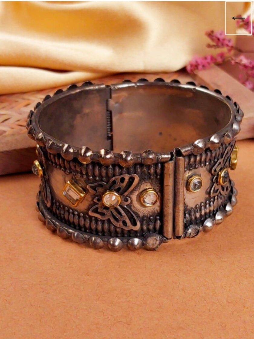 Lopa Bracelet | Antique Black Handcuff