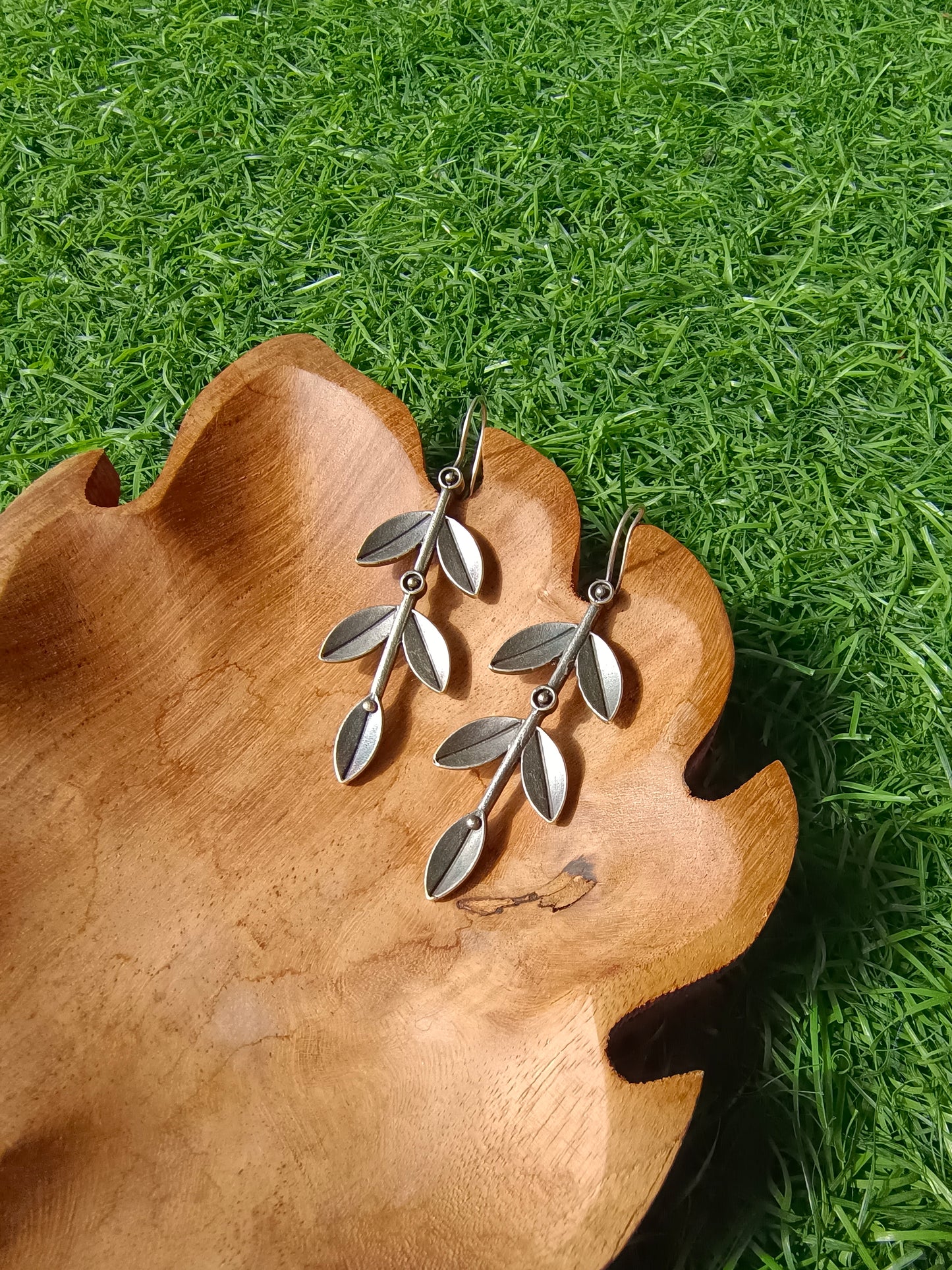 THE LEAF BRANCH
