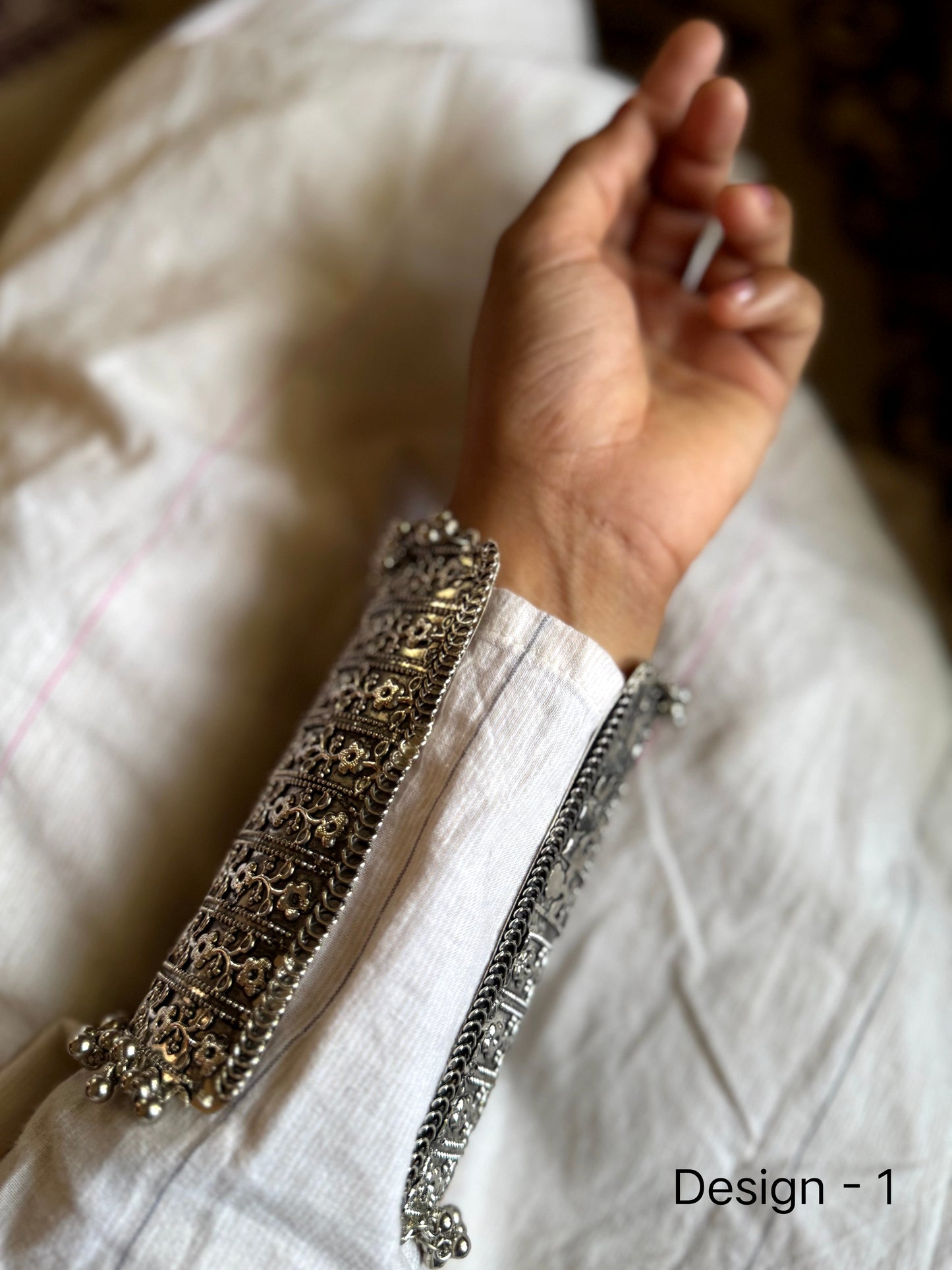 Deisy Bracelet | Handcuff