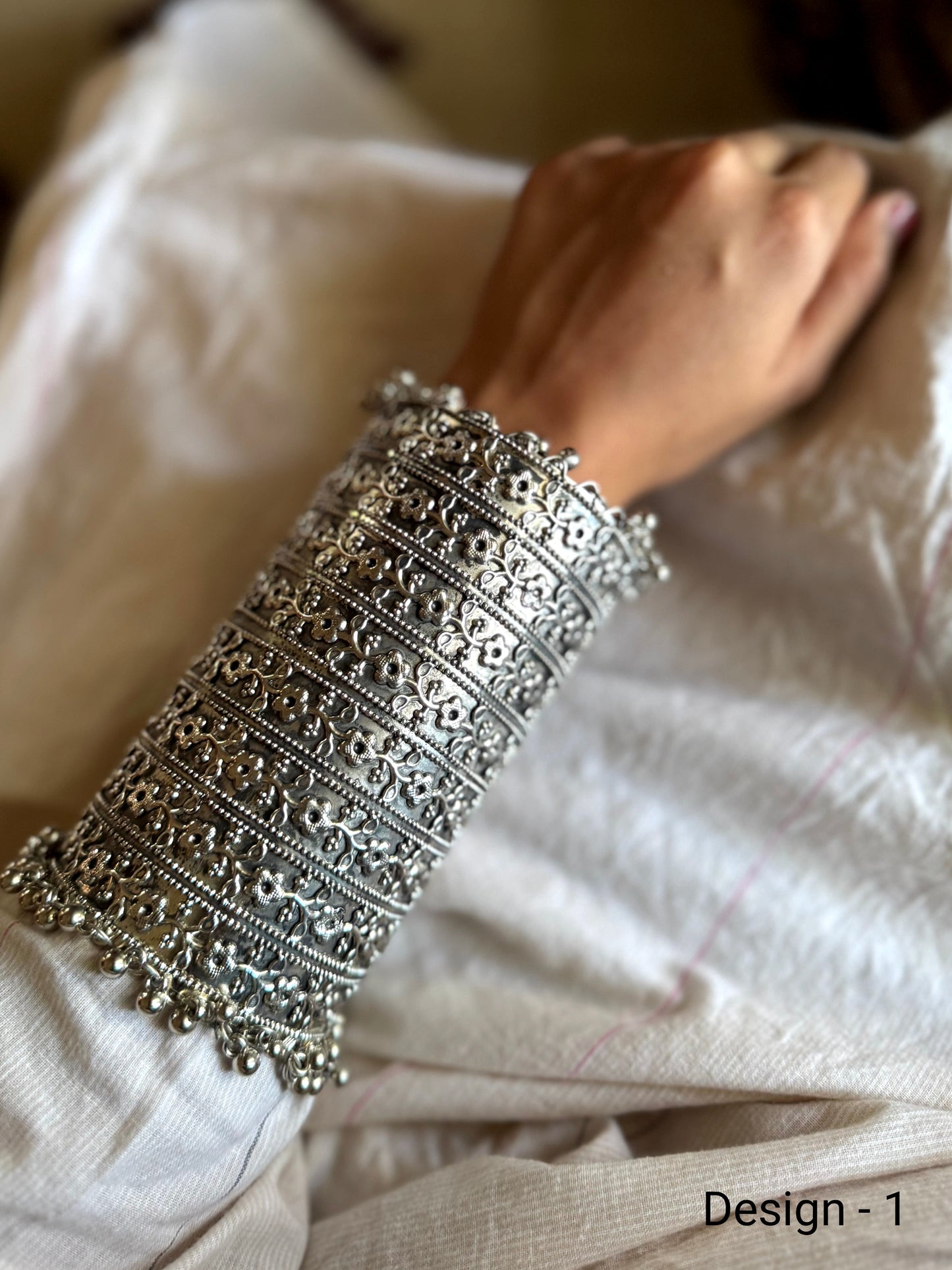 Deisy Bracelet | Handcuff