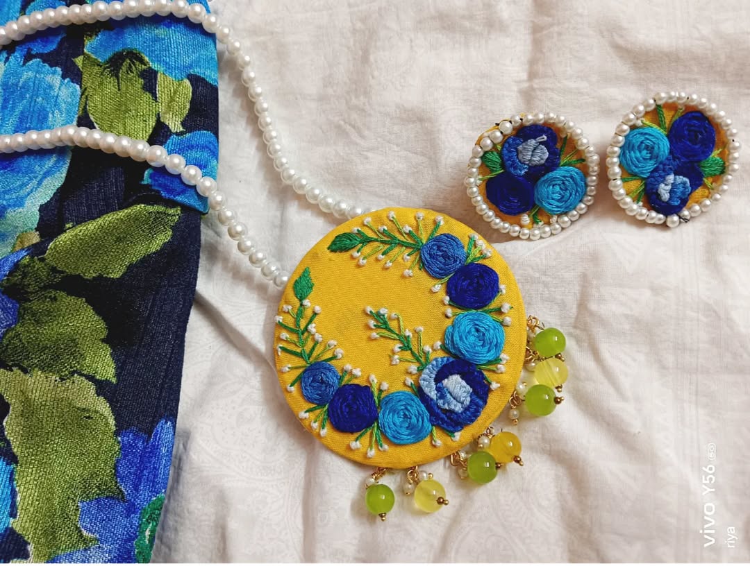 Sariyu Fabric necklace + Earrings Set