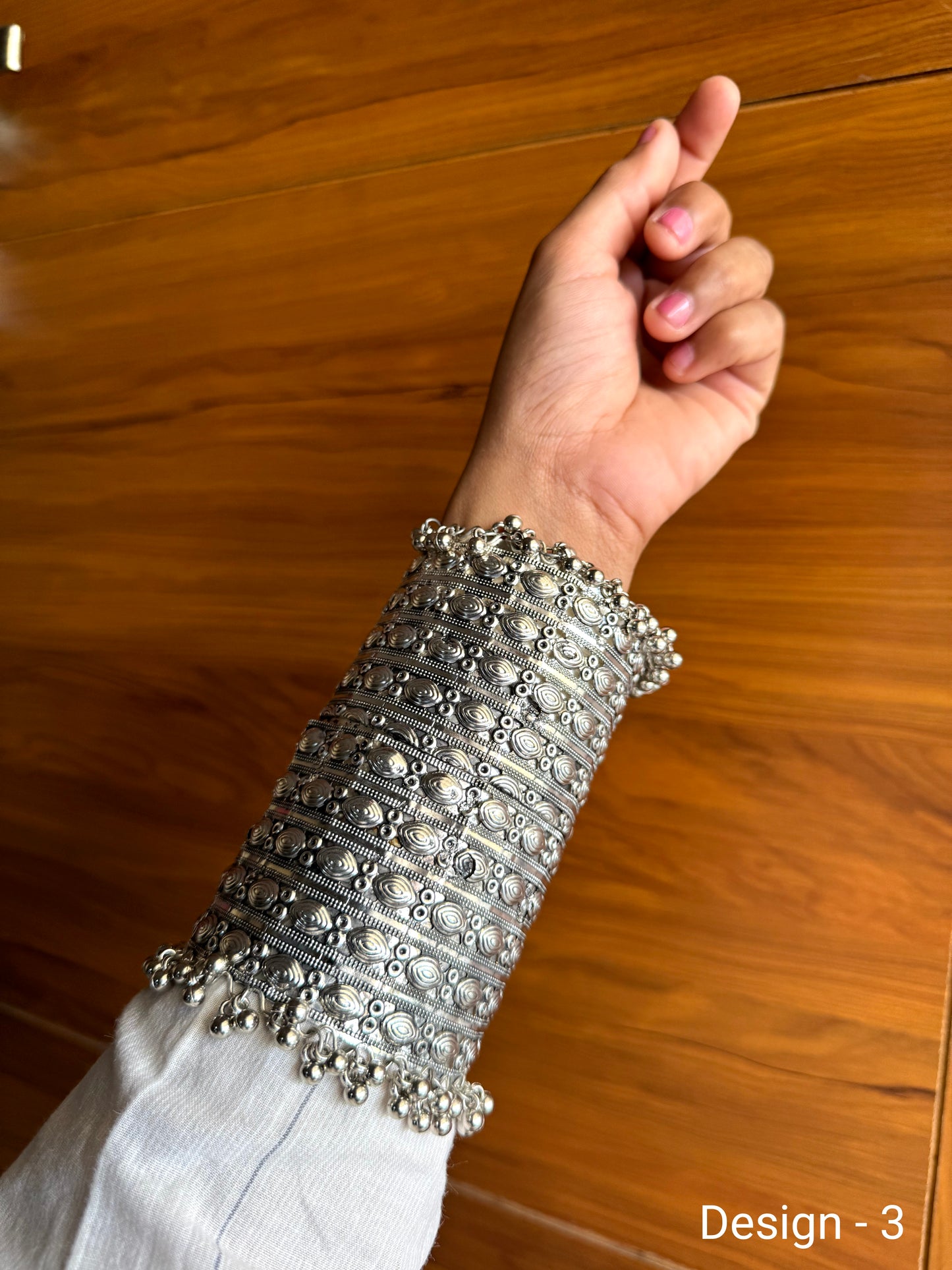 Deisy Bracelet | Handcuff