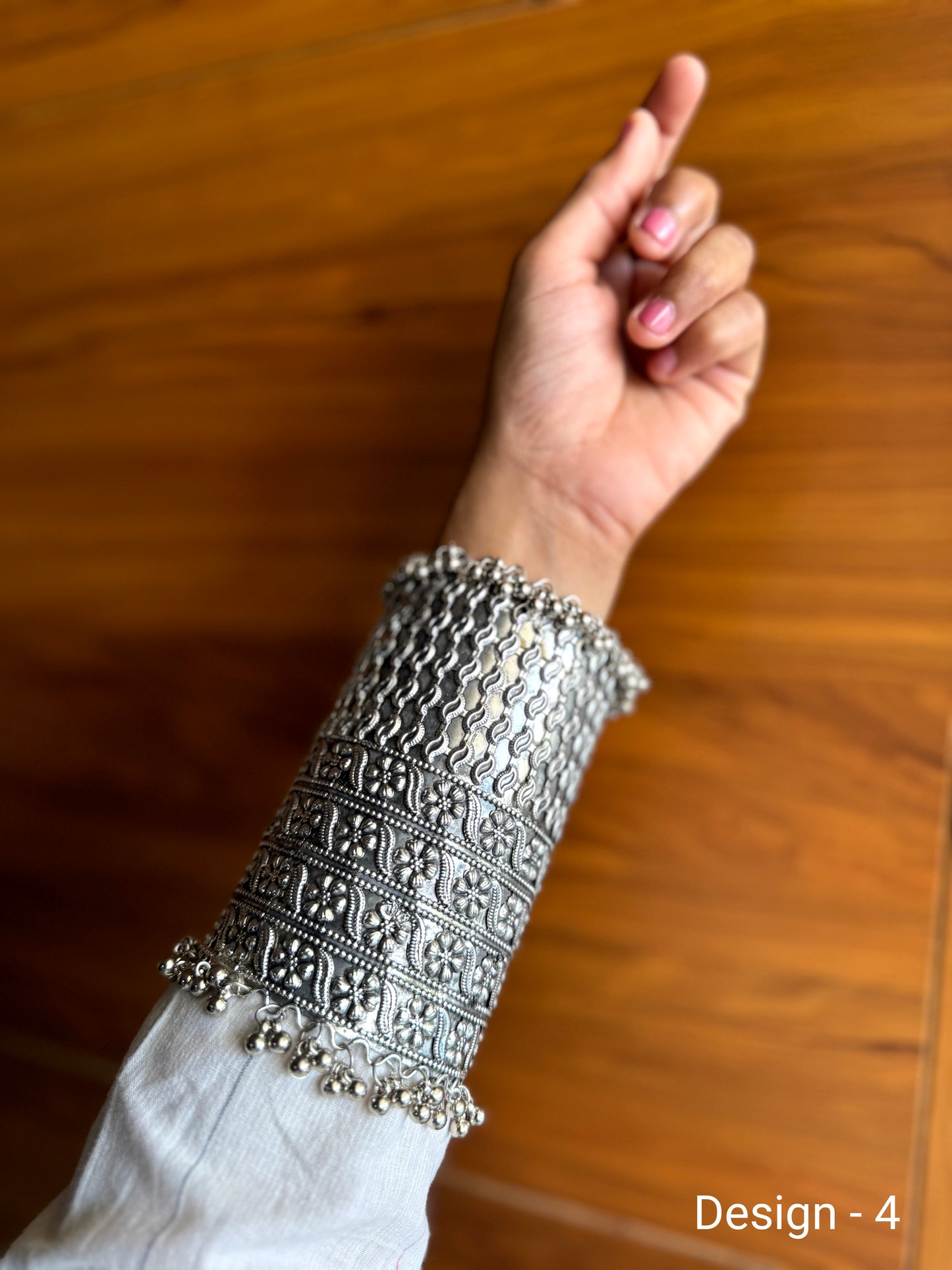 Deisy Bracelet | Handcuff